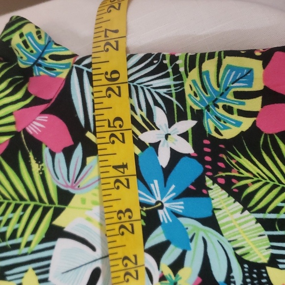 Secret Treasures. Tropical Tunic; Butter Soft; Pockets. Size L/XL EUC - Picture 11 of 12